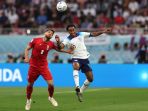 duel-di-udara-antara-timnas-inggris-dan-timnas-iran_20221121_215521.jpg