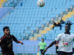duel-pemain-psm-makassar-melawan-pss-sleman-di-liga-1.jpg