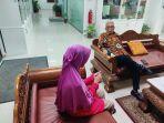 duta-besar-hermono-yang-mendengar-cerita-nunik.jpg