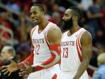 dwight-howard-dan-james-harden_20150422_125319.jpg