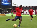 dwight-yorke-nendangbolaee_20150501_151833.jpg