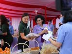 dwp-kemensos-dan-ketum-dharma-pertiwi-beri-sembako-istri-tni_20201118_113150.jpg