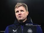 eddie-howe-manajer-newcastle-united-mengikuti-pertandingan.jpg
