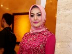 eddies-adelia-hadiri-acara-i-fashion-festival_20151217_134954.jpg