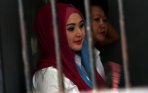 eddies-adelia-hadiri-sidang-lanjutan-kasus-tppu_20141204_194011.jpg