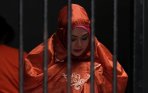 eddies-adelia-hadiri-sidang-lanjutan-kasus-tppu_20141204_194914.jpg