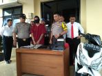 edi-mustofa-saat-gelar-perkara-di-mapolsek-batang-kota_20170320_175216.jpg