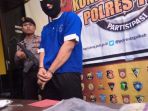 edi-santoso-tersangka-kasus-percobaan-pembunuhan_20181106_145432.jpg