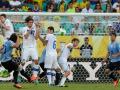edinson-cavani-tendangan-bebas.jpg