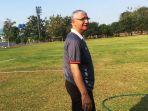 edson-tavarez-saat-memimpin-latihan-persija-di-lapangan-halim-perdanakusuma.jpg