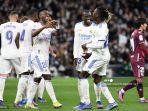 eduardo-camavinga-kanan-merayakan-dengan-rekan-setimnya-setelah-mencetak-gol.jpg
