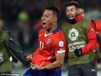 eduardo-vargas-chile-gol_20150630_080356.jpg