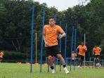 egy-maulana-vikri-saat-mengikuti-latihan-timnas-indonesia.jpg