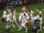 eintracht-frankfurt-merayakan-setelah-memenangkan-pertandingan.jpg