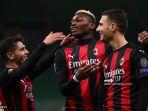 ek-portugal-ac-milan-diogo-dalot-kanan-merayakan-dengan-rafael-leao.jpg