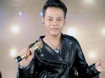 eko-mega-bintang-luncurkan-single-gitu-aja-kok-repot_20180923_073600.jpg