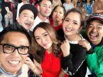 eko-patrio-bersama-sejumlah-artis-pengisi-acara-pesbukers-sahur.jpg