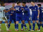 ekpresi-kegembiraan-para-pemain-leicester-city-usai-kalahkan-chelsea.jpg