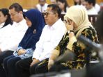 eks-bupati-bekasi-neneng-hasanah-yasin-jalani-sidang-dakwaan_20190228_202920.jpg