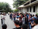 eks-karyawan-pt-smgg-duduki-kantor-scm-pt-chevron-rumbai-camp_1_20151214_135020.jpg