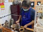 eks-pegawai-kpk-hotman-tambunan-membuka-kedai-kopi-11.jpg