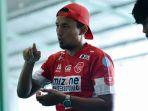 eks-pelatih-timnas-futsal-putri-andre-picessa-saat-memberikan-arahan-kepada-anak-didiknya.jpg