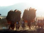 eksotika-bromo-sambut-perayaan-yadnya-kasada_20170710_004924.jpg