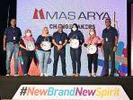 eksportir-pakaian-jadi-mas-memperkenalkan-identitas-baru-menjadi-mas-arya.jpg