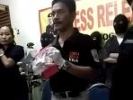 ekspos-barang-bukti_20160419_170856.jpg