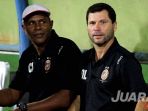 ekspresi-eks-pelatih-sriwijaya-fc-osvaldo-lessa_20180627_212024.jpg