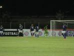 ekspresi-kecewa-para-pemain-persib-bandung-setelah-gawangnya-dibobol-bali-united.jpg