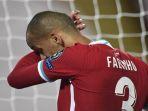 ekspresi-kekecewaan-fabinho-setelah-derita-cedera.jpg