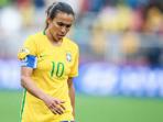 ekspresi-kekecewaan-marta-timnas-brasil_20150623_011559.jpg