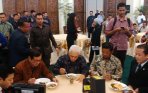 elit-kih-dan-kmp-makan-bersama_20141117_155050.jpg
