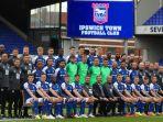 elkan-baggott-di-foto-resmi-skuad-ipswich-town.jpg