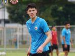 elkan-baggott-menjalani-latihan-perdananya-bersama-timnas-indonesia.jpg