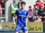 elkan-baggott-saat-membela-tim-senior-ipswich-town.jpg
