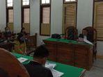 elpina-idola-malau-saat-disidang-di-pn-medan-karena-telah-memviralkan-selisih-harga.jpg