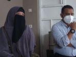 ema-siti-zaenab-bersama-kuasa-hukumnya-hilmi-dwiputra-nur-esa.jpg