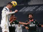 emain-depan-juventus-asal-portugal-cristiano-ronaldo-mencetak-gol-sundulan.jpg