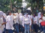 emak-emak-dari-semarang-sambut-kebebasan-anas-urbaningrum-di-lapas-sukamiskin.jpg