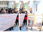 emak-emak-geruduk-rumah-pelaku-penganiayaan-kucing.jpg