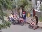 emak-emak-kelahi.jpg