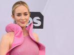 emily-blunt-dengan-anting-anting-karya-eri-dwi-suciaji-2jpg.jpg