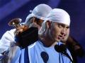 eminem-nyanyi.jpg