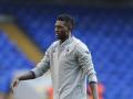 emmanuel-adebayor-jalansantaiiiiikelapangan.jpg