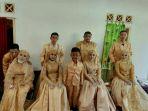 empat-pasangan-pengantin-yang-masih-satu-keluarga-melangsungkan-pernikahan.jpg