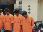 empat-pelaku-begal-motor-ini-terlibat-dalam-sembilan-kasus-begal-motor_20150507_201710.jpg