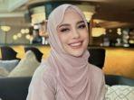 emy-aghnia-mammamamam9a0aa.jpg