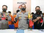 enam-orang-pelaku-begal-ditahan-di-polres-lombok-barat.jpg